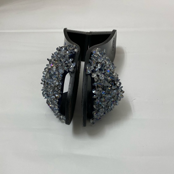 Tory Burch Logan Sandal - Picture 8 of 13